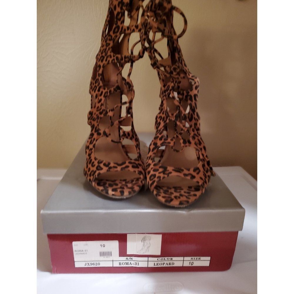 Breckelle's Leopard print heels size:10